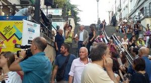 Nelle foto, il team di "iocisto", e alcuni momenti della festa a piazza Fuga (quartiere Vomero) con Claudia Migliore (canotta verde)\ ilmondodisuk.com