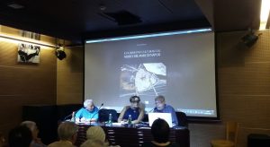 Nelle foto, in alto, un modello di nave cantile in esposizione al Museo del Mare di Bagnoli; al centro, alcuni momenti della presentazione del libro di Antonio Mussari al Blu di Prussia con la giornalista Eleonora Puntillo, la dirigente dell’Istituto Nautico Laura Elvira Romano e il direttore del museo\ilmondodisuk.com