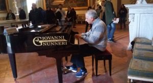 In foto, alcuni momenti delle lezioni-concerto tenute dall’arredatore sonoro Rosario Ruggiero nella sala Camuccini del Museo di Capodimonte\ilmondodisuk.com