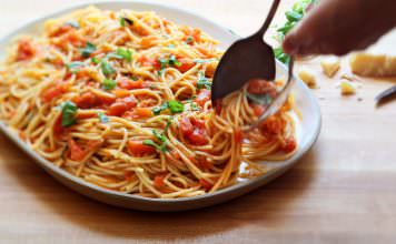 spaghetti al pomodoro | ilmondodisuk.com