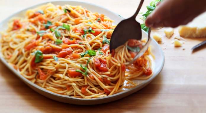 spaghetti al pomodoro | ilmondodisuk.com