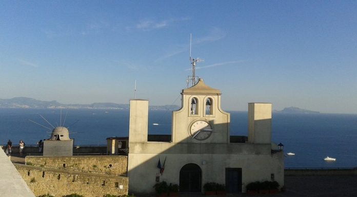 In foto, Castel Sant'Elmo\ilmondodisuk.com