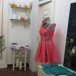 Nelle foto, scatti della mostra "Todos podem ser Frida", una selezione di abiti dalla collezione di Susi Sposito e alcuni gioielli creati da Sara Lubrano, in esposizione all'Atelier Albachiara in via Toledo 329 \ilmondodisuk.com