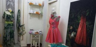Nelle foto, scatti della mostra "Todos podem ser Frida", una selezione di abiti dalla collezione di Susi Sposito e alcuni gioielli creati da Sara Lubrano, in esposizione all'Atelier Albachiara in via Toledo 329 \ilmondodisuk.com
