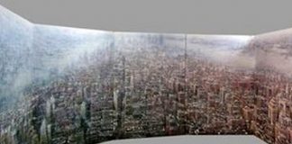 Nelle foto, in alto, l'opera "Inner Outside" di Antonio Sannino e, in basso, "The Exhibition" di Peter Demetz, in mostra alla sala "Romanelli" della Reggia di Caserta\ ilmondodisuk.com