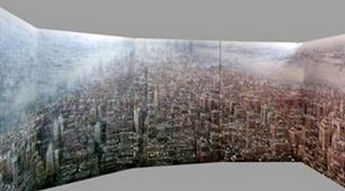 Nelle foto, in alto, l'opera "Inner Outside" di Antonio Sannino e, in basso, "The Exhibition" di Peter Demetz, in mostra alla sala "Romanelli" della Reggia di Caserta\ ilmondodisuk.com