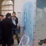 Nelle foto, le tavole originali dell'artista in mostra a Palazzo Reale di Napoli (piazza del Plebiscito, 1) e Fabrizio Fiorentino mentre realizza una tela all'inaugurazione\ ilmondodisuk.com