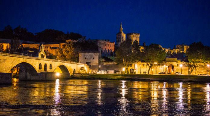 Avignone di notte | ilmondodisuk.com