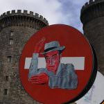 L’installazione di Andrea Petrone “Totò Divieto Apotropaico" al Maschio Angioino di Napoli\ ilmondodisuk.com