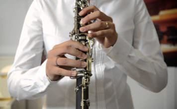 Il racconto/Don Nicola, Don Peppino e lo sconosciuto che suona il violino clarinetto| ilmondodisuk.com