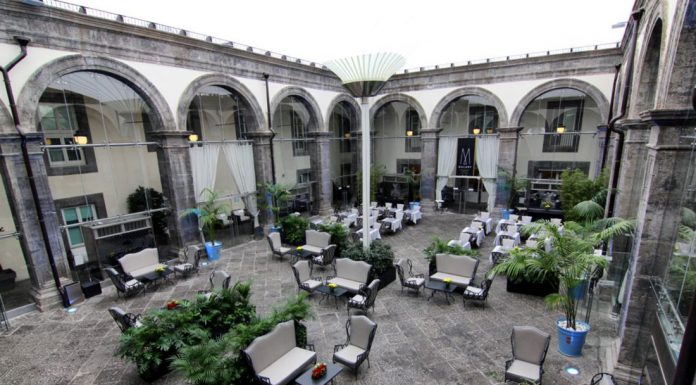 Palazzo caracciolo | ilmondodisuk.com
