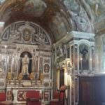 In foto, in alto la cappella della confraternita dei Bianchi della Giustizia\ ilmondodisuk.com