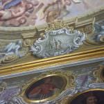 In foto, gli affreschi di Paolo De Matteis raffiguranti membri eminenti della confraternita nella sagrestia della cappella\ ilmondodisuk.com