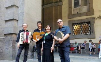 A colloquio con Aurora Giglio: Io, artista di strada che porta la musica nel cuore di Capodimonte. Tra bosco e museo Aurora Giglio| ilmondodisuk.com