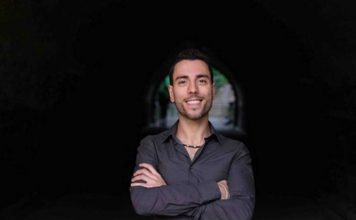 Live Tones/Alla Casina pompeiana Robin Kevin Daniel Grasso canta il suo “primo giorno” Robin Grasso| ilmondodisuk.com