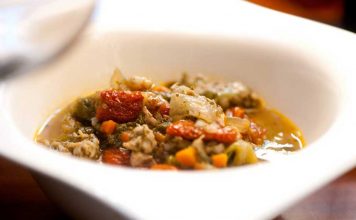 L’iniziativa del ristorante restaQmme: una zuppa calda (gratuita) per riscaldare il cuore di chi è colpito dall’emergenza freddo