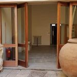 In foto, la facciata del Pio Monte della Misericordia (in alto) e il Museo dell'antica Capua (S. Maria Capua Vetere) dove saranno allestite le due ludoteche museali\ilmondodisuk.com