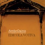 Nelle foto, in alto, il cantautore, qui sopra, la copertina del disco\ ilmondodisuk.com