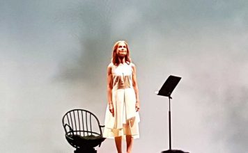 La recensione /Al San Carlo Isabelle Huppert è una quindicenne che ipnotizza il pubblico del Napoli Teatro Festival San carlo| ilmondodisik.com