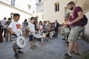 Qui sopra , i bambini al madre per il progetto con l'associazione Gridas