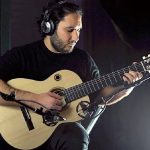 In foto, il chitarrista Sebastiano Esposito durante una performance\ ilmondodisuk.com
