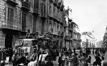 Napoli ricorda le 4 giornate dei femminielli: quel coraggio di combattere nazismo e discriminazioni. Una targa a San Giovanniello per commemorarli resistenza| ilmondodisuk.com