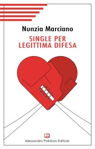 Qui sopra, la copertina del libro. In alto, la solitudine femminile allo specchio