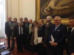 Qui sopra, un momento della presentazione del progetto ieri al San Carlo