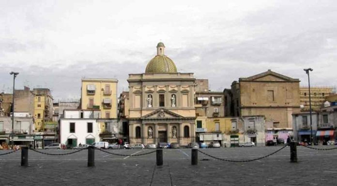Piazza mercato Napoli| ilmondodisuk.com