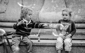 La riflessione/Bibbiano & oltre: quella inquietante parità sulla pelle dei bambini. Tra Nord e Sud Bambini| ilmondodoisuk.com