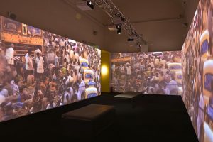 Qui sopra e in alto, installazioni della mostra