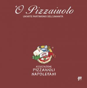 Qui sopra, la copertina, In alto, una pizza appena sfornata