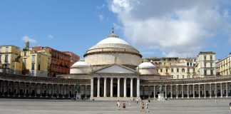 Piazza del Plebiscito Napoli| ilmondodisuk.com