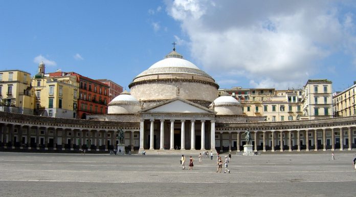 Piazza del Plebiscito Napoli| ilmondodisuk.com