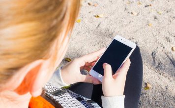 Tutti i colori del mondo/Le insidie della chat. Storia di Anna che s’innamora del (falso) principe azzurro e si fa truffare