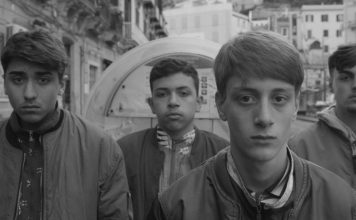 La proiezione/Edgardo Pistone: “Le Mosche volano dalla feccia alla seta”. Ricoperte da un bagno di applausi