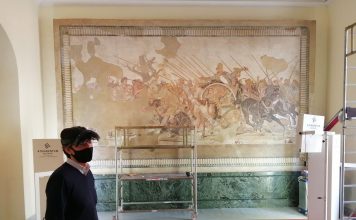 Mann/Parte il restauro del mosaico di Alessandro: la Battaglia di Isso tornerà a splendere tra alta tecnologia, chiusure al pubblico e futuro incerto