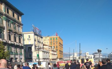 Resistenza culturale/I lavoratori dello spettacolo lanciano a Napoli i “venerdì della freva”: uno strumento di lotta (pacifica) contro l’indifferenza del governo