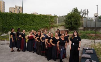 Ponticelli/S’Arte: le donne riciclano tessuti di scarto in laboratorio, creano gonne e diventano modelle. Una sfida culturale contro il degrado