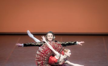 San Carlo/Il teatro s’illumina di pace con la danza.Ucraina e Russia insieme sul palco (4 aprile)