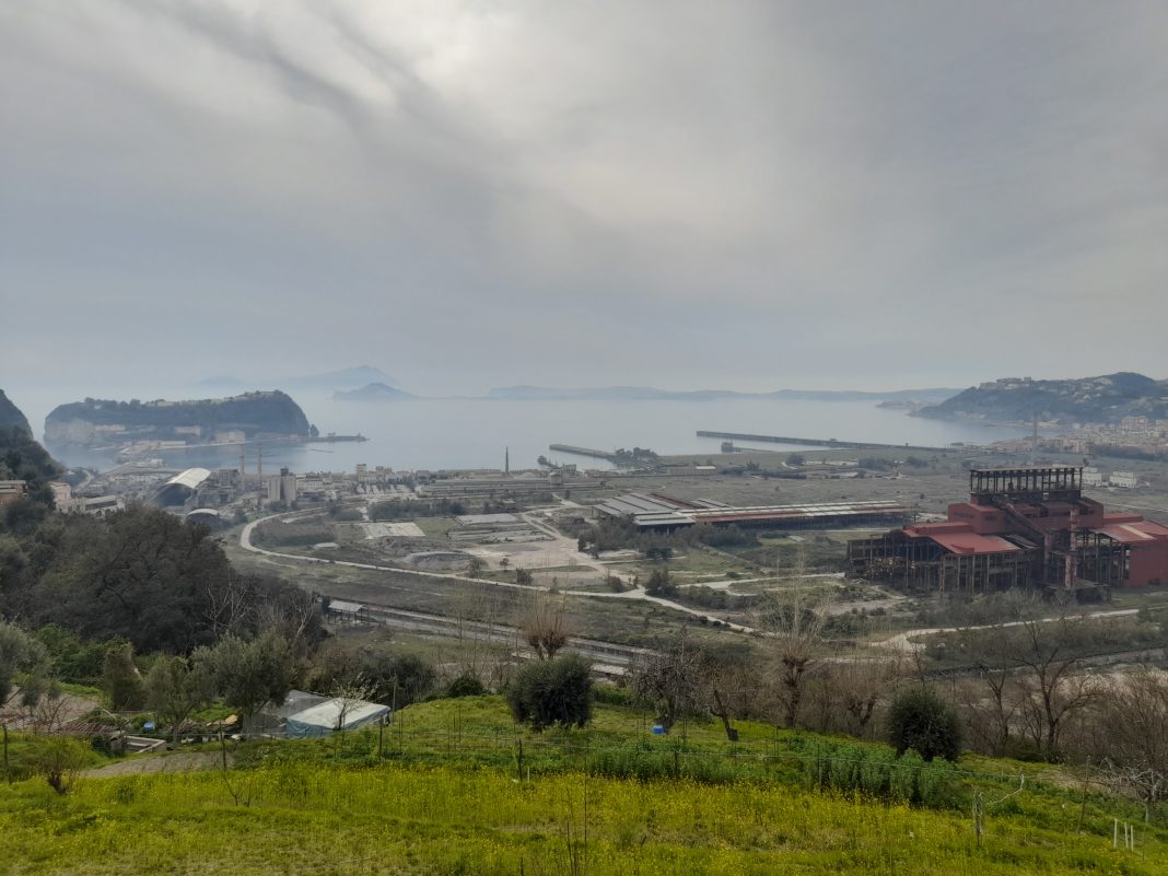 Napoli. Ciò che resta dello stabilimento Italsider di Bagnoli.