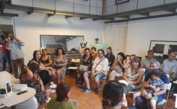 Editoria/Le donne di Artemisia e MomentiDiVersi: la voce femminile della poesia. Due iniziative che dialogano con la creatività Presentazione de: Le Donne di Artemisia e Momenti DiVersi