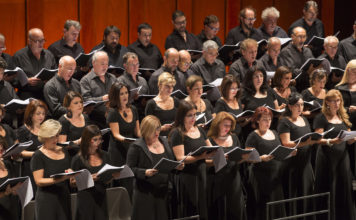 Procida/Il coro del San Carlo sul mare: così la lirica conquista il grande pubblico