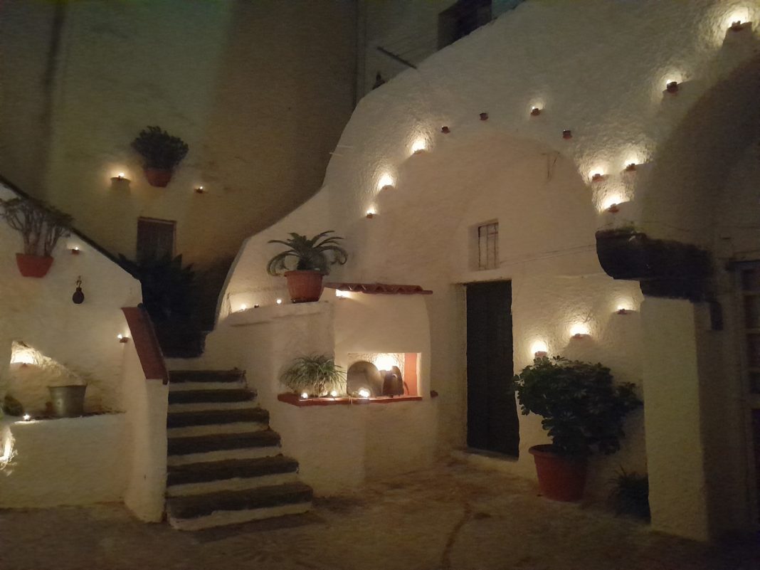 Un cortile nello storico borgo di Casamale, durante la Festa delle Lucerne 2022