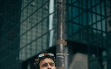 Intervista/ Carmine Lauretta (in arte Vesuviano): «Io, pirata miez ‘o mare: ecco il diario di bordo della mia vita in musica»