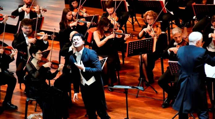 Santo Stefano a Ravello/ Auditorium Niemeyer, il tenore Vittorio Grigolo e il soprano Daria Rybak cantano White Christmas ma anche ‘A vucchella di Tosti e D’Annunzio