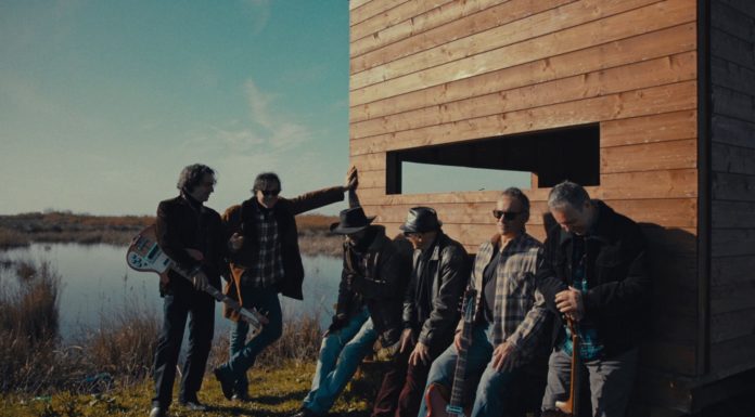 Teatro Bolivar/ Il gruppo the Bank fa rivivere la musica degli anni ’70 sulla rotta verso la California. Marco Francini: «La nostra band è amicizia per condividere ideali e passioni, suonando»