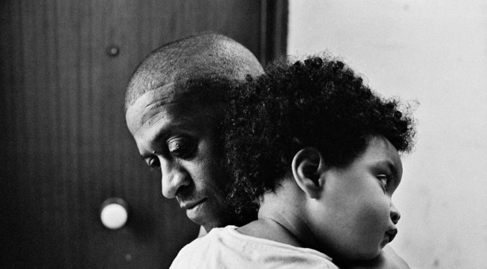 Casa Sanità/ Ciro Battiloro presenta il suo silenzio come dono. Ritratti (fotografici) di vita quotidiana