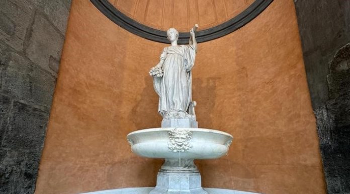 Palazzo reale di Napoli/ Fontana della fortuna: svelato il restauro. Da oggi restituita alla cittadinanza