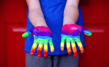 I colori della libertà/ Napoli Pride: la città scende in piazza per difendere i diritti delle persone più fragili